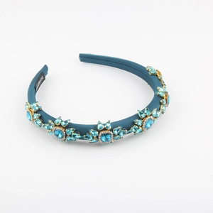 Barocker gepolsterter Haarreif mit blauen Kristallen und floralen Metallelementen
