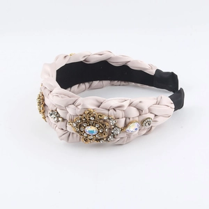 Geflochtenes gepolstertes Stirnband in Rosa mit goldenen Blumenverzierungen und Strasssteinen