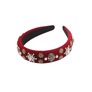 Serre-tête baroque vintage en velours rouge orné de perles blanches et strass brillants