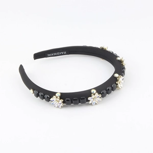 Serre-tête rembourré de style baroque avec fleurs en cristal et strass noirs brillants