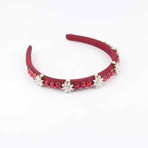 Serre-tête baroque en velours rouge avec cristaux brillants et fleurs en strass blancs