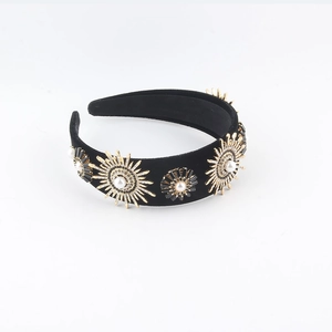 Samt Haarband mit goldenen Sonnen-Anhängern, Perlen und Strass für elegantes Styling