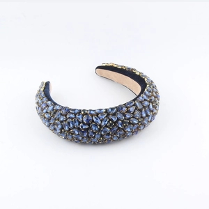Serre-tête rembourré baroque avec strass bleus étincelants et doublure en velours chic