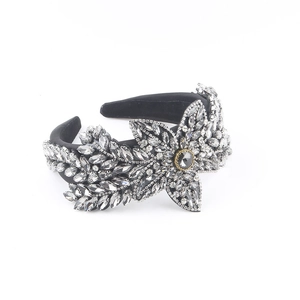 Serre-tête large de luxe avec feuilles et fleurs en strass gris sur velours noir