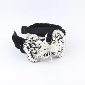 Serre-tête large élégant en velours noir avec strass et nœud de fleurs en perles nacrées