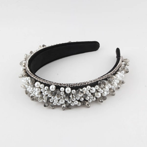 Serre-tête baroque large avec perles faites main et cristaux gris sur velours noir
