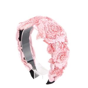 Rosa Satin-Haarreif mit Stickerei, Pailletten und Perlen für einen 3D-Blumeneffekt