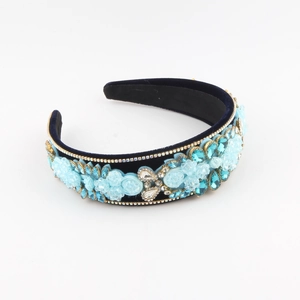 Serre-tête baroque rembourré en velours bleu orné de strass étincelants et de fleurs en tissu