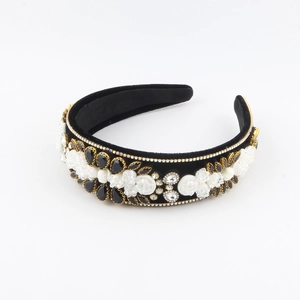 Serre-tête baroque en velours noir avec cristaux de luxe et fleurs en strass