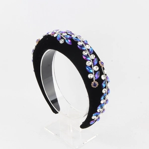 Détails de serre-tête baroque en velours avec strass brillants bleus et violets