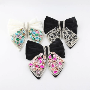 Vintage Luxurious Velvet Bowknot Hair Claw Clip For Women Elegant Rhinestone Faux Artificial Pearl Large Shark Clip Hair Accessories