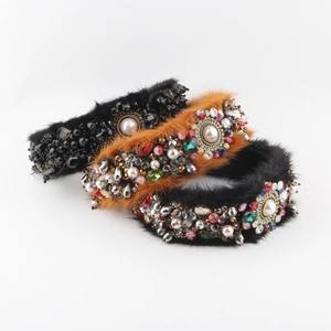 Serre-tête Baroque de Luxe en Fausse Fourrure Fleur Strass pour Femme Bandeau Rembourré Rétro avec Gemmes Colorées et Künstliche Perles de Culture