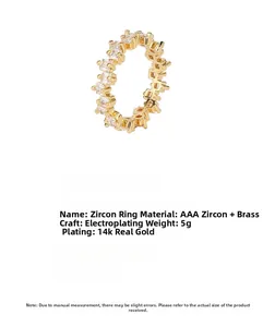 Detail van 14K vergulde messing ring met onregelmatige gekleurde zirkonia stenen