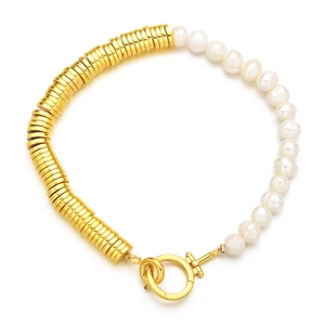 Minimalist freshwater pearl bracelet with gold metal discs and OT toggle clasp