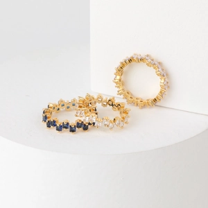 Bagues asymétriques plaquées or 14K avec zircons cubiques carrés bleus et blancs brillants