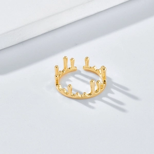 Polierter, 14K vergoldeter Lava-Tropfen-Ring mit modernem Design in flüssiger Metalloptik