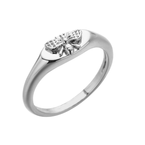 Anillo de abeja en plata pulida con relieve de insecto 3D en superficie ovalada