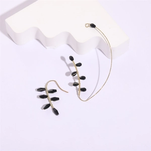 Élégantes boucles d'oreilles pendantes en plaqué or 14K avec perles de cristal noir