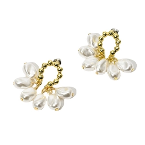 Elegant gold fan-shaped stud earrings with white teardrop pearls for women in French style