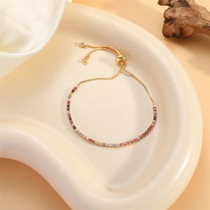 Bracelet bolo ajustable plaqué or 14K avec des pierres de zircone colorées dégradées