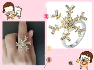 Detailed close-up of a rotating snowflake ring with shiny crystals and a pearl accent