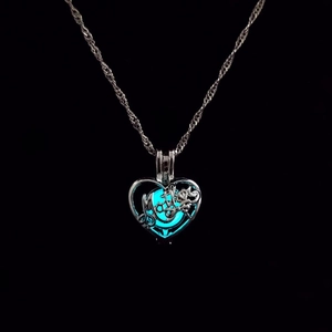 Luminous heart necklace for Mother's Day with glowing bead and Mother engraving