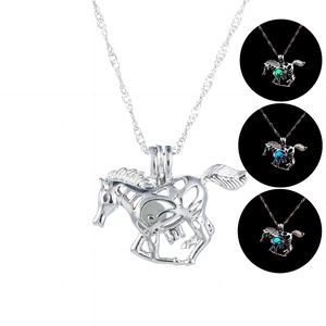 Glow In The Dark Horse Pendant Necklace Alloy Hollow Running Horse Luminous Stone Jewelry For Halloween Party Unisex