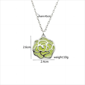 Leuchtende Rosenblüten-Halskette aus Silberlegierung mit 45cm langer Gliederkette
