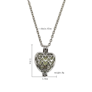 Collier avec pendentif cœur ajouré lumineux et chaîne de 42 cm pour couples et mode