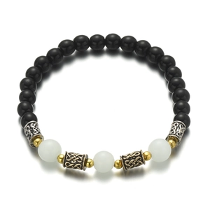 Bracelet en perles d'obsidienne lumineuses avec motif argenté vintage et pierre blanche