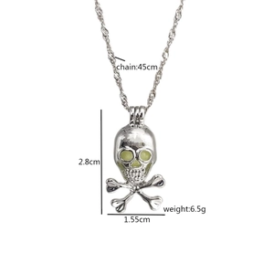 Lichtgevende Halloween schedel hanger met zilveren watergolf ketting voor dames