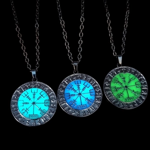 Viking Nordic Rune Vegvisir Compass Luminous Pendant Necklace Antique Silver Alloy Retro Pirate Odin Symbol Jewelry For Men