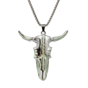 Collana con pendente a teschio di toro luminoso stile vintage con catena a maglia squadrata