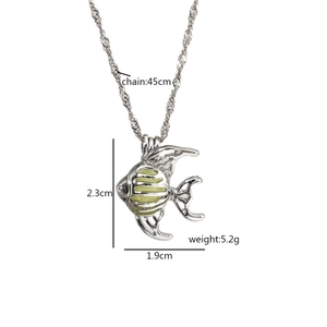 Collier pendentif poisson tropical lumineux en argent avec chaîne de 45cm pour femme
