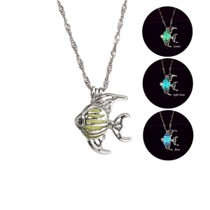 Collier Pendentif Poisson Tropical Lumineux pour Femme Style Océan Plage Été Alliage Lumineux Dans Le Noir Bijoux Animaux