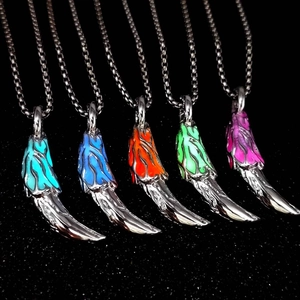 Gothic Luminous Wolf Tooth Pendant Necklace Flame Pattern Glow In The Dark Alloy Hip Hop Punk Jewelry Gift For Men Women