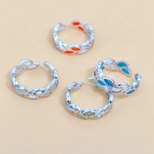Luminous leaf rings in blue and green colors with adjustable silver metal bands