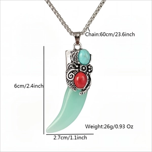 Collana retrò dente di lupo con pendente luminoso in turchese e catena d'acciaio