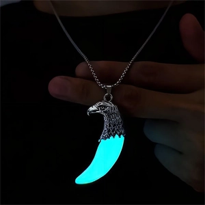 Collana con Pendente Testa di Aquila in Lega di Zinco Vintage Dente di Lupo Luminoso Retro Punk Gioielli da Uomo Regalo