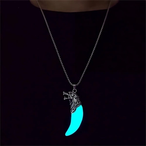 Vintage Luminous Wolf Tooth Pendant Necklace Zinc Alloy Carved Wolf Head Glow In The Dark Retro Punk Jewelry For Men