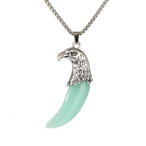 Collana vintage con testa di aquila e pendente a dente di lupo luminoso e catena metallica