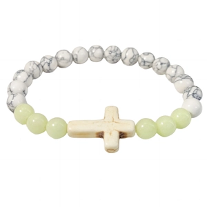 Bracciale minimalista con perline crociate in turchese bianco e pietre verde chiaro