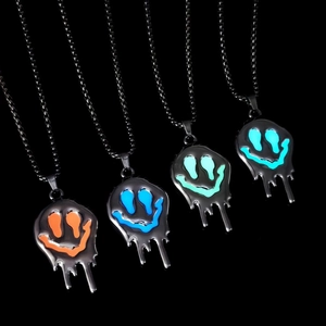 Colliers smileys fondants lumineux en quatre couleurs avec pendentifs phosphorescents