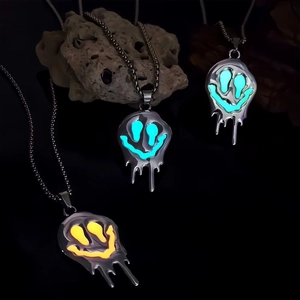 Collier visage fondant en alliage de zinc avec pendentif lumineux bleu et orange