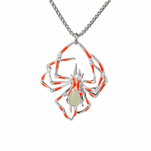 Collier avec pendentif araignée lumineuse en argent et émail rouge pour style gothique