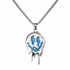 Collier avec pendentif visage souriant fondant lumineux bleu pour Halloween