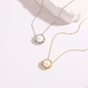 Colliers de perles élégants avec pendentif ovale géométrique en or et argent et zircons