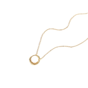 Élégant collier de perles à pendentif ovale doré avec détails en zircon et chaîne fine
