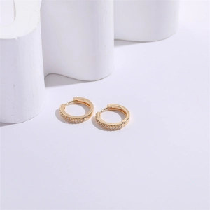 U-shaped gold earrings with double-row zircon pavé set on a geometric plaster base