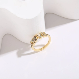 Bague LOVE ajustable plaquée or 14K avec zircons colorés et design en forme de cœur